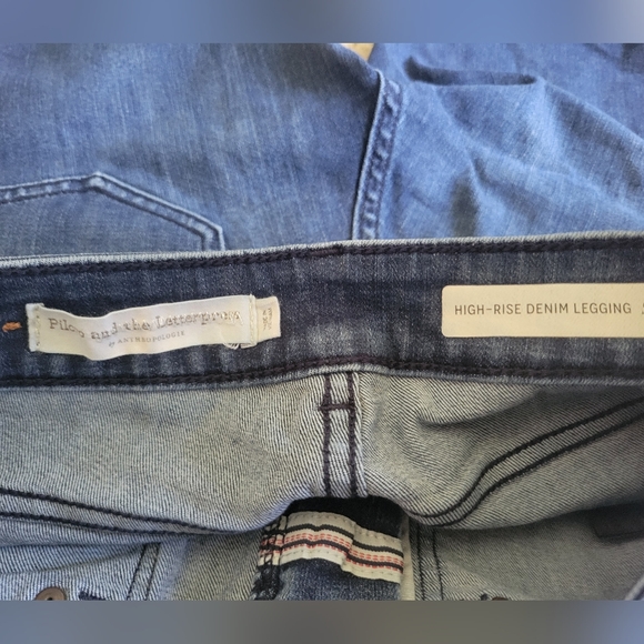 Anthropologie jeans with pockets and zippered bottoms high rise!! - Picture 4 of 5